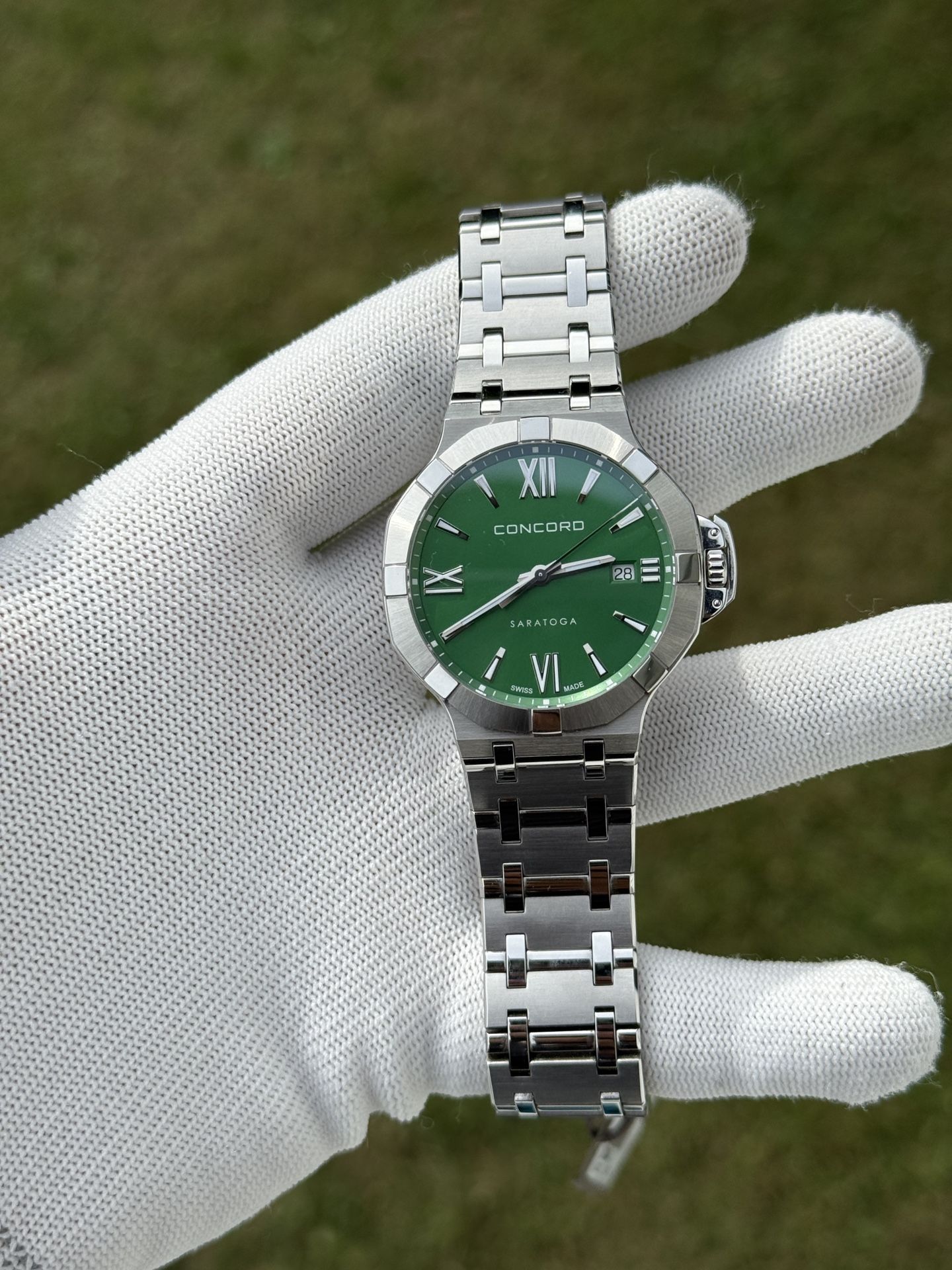 Concord Saratoga watch with a striking green dial and silver bracelet. Elegant and stylish design. Only used couple of times Comes with box card and