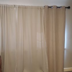 Cortinas Grises  No Dejan Entrar La Luz 