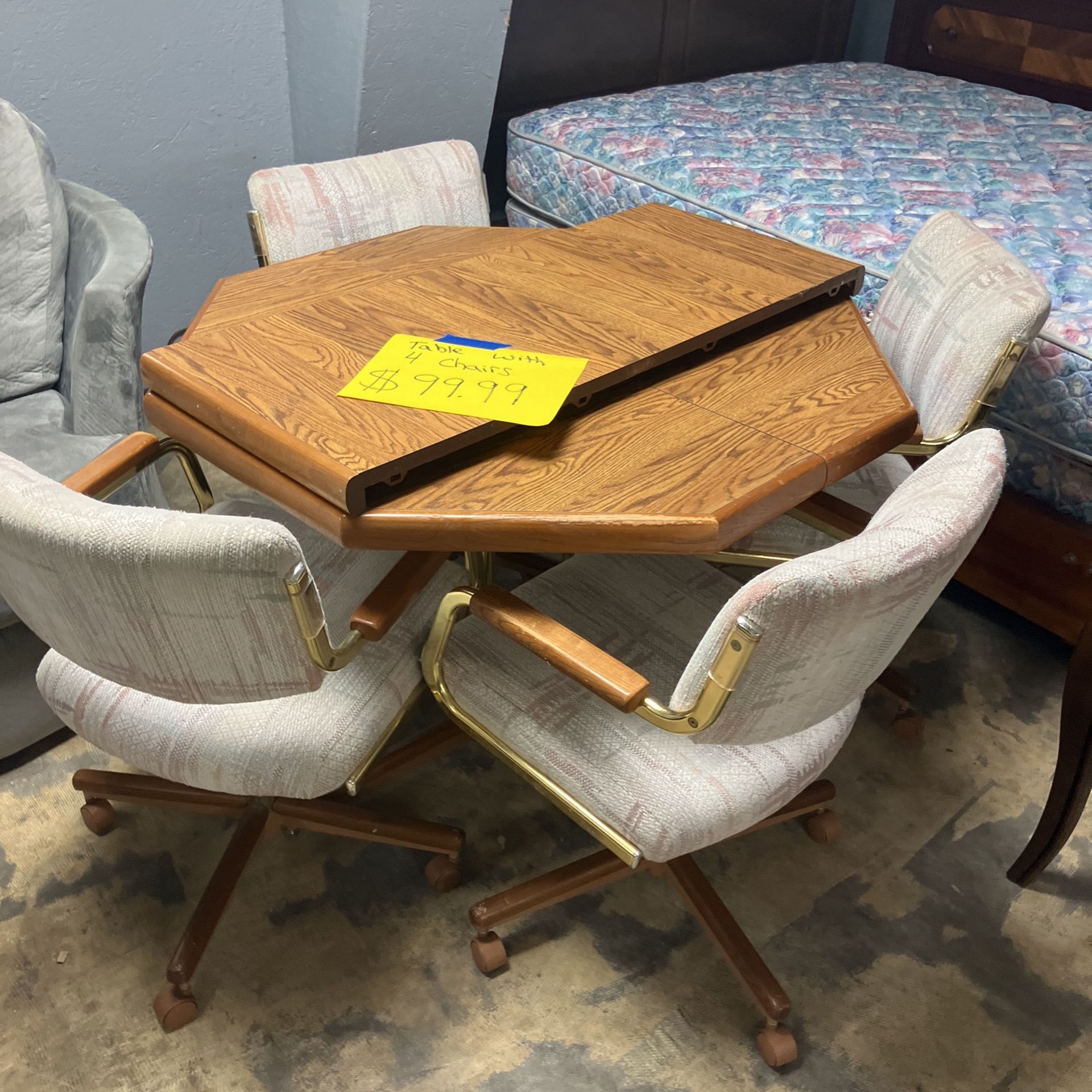 Table With 4 Rolling Chairs