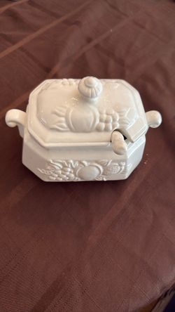 Vintage White Gravy/Soup Tureen