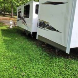 2013 Lacrosse Luxury Lite Camper By Forest River 