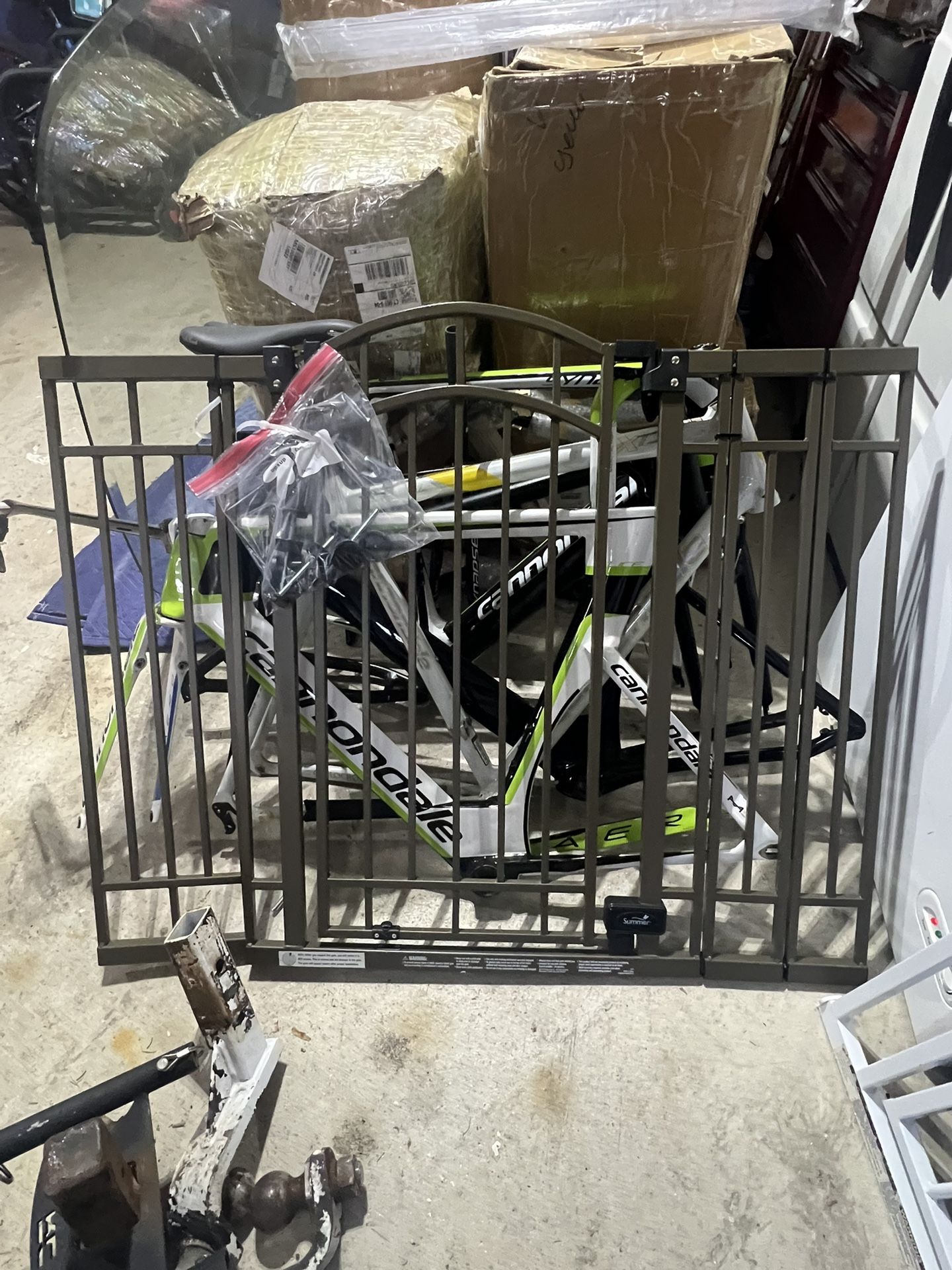 BABY GATE / PET GATE AUTOMATIC CLOSE ADJUSTABLE