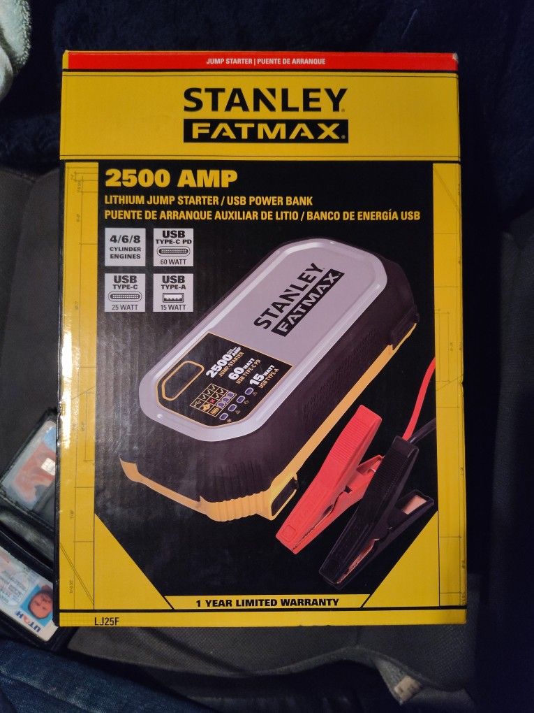 Stanley 2500 AMP LITHIUM JUMP STARTER