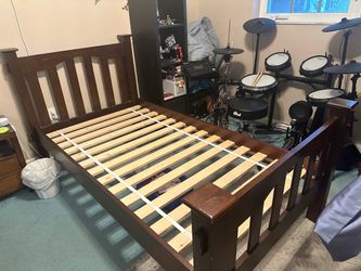Twin Pottery Barn Kendall Bed
