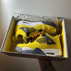 Authentic Jordan 4 Thunder Retro GS 6.5Y, 8.5 Womens