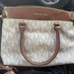 Br New Michael Kors, Across Body :Tote Purse never used