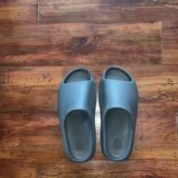 Yeezy Slides ‘Granite’
