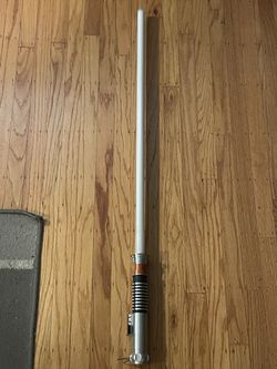 Star Wars Luke Skywalker Lightsaber ForceFX W/Wall Display