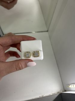 14kt gold square shape with natural diamonds 4grams