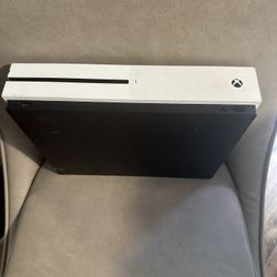 Xbox One S console 