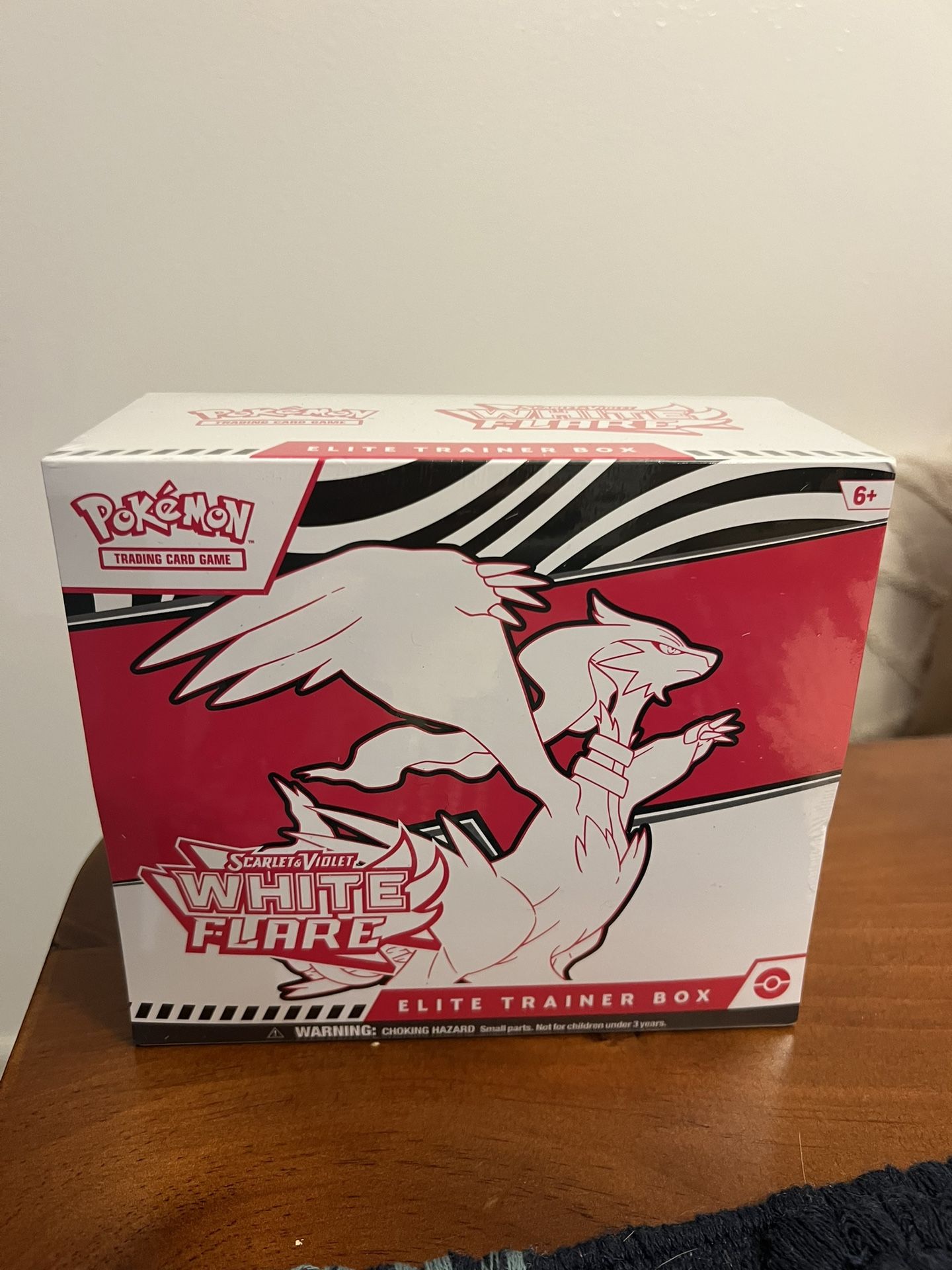 Pokemon Scarlet & Violet White Flare Elite Trainer Box