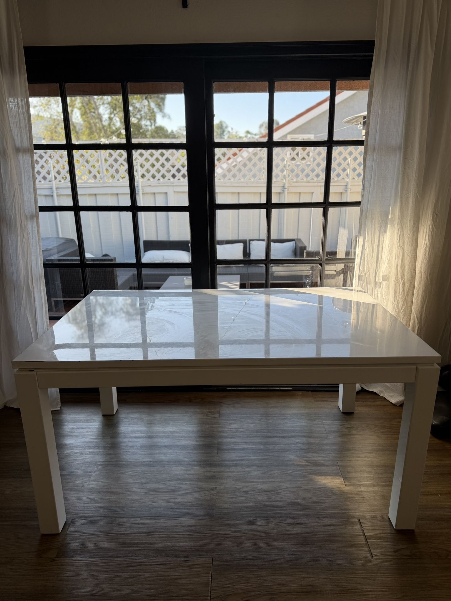 White Dinning Table 
