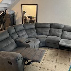 Grey Sectional Couches 