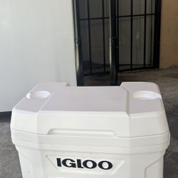 Igloo Cooler With Wheels