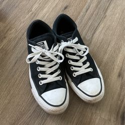 Size 6.5 Converse 