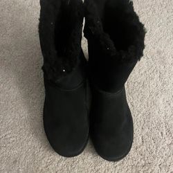 UGG Bailey Bow ii Size 8 USA