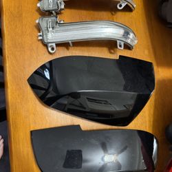 2014 BMW 3 Series Mirror Caps With Turn Signals / 328i / OEM / Good Condition