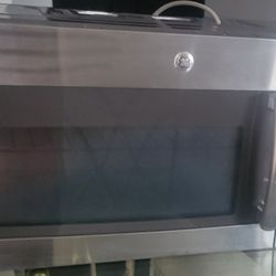  GE Microwave (Open Box/No Box)