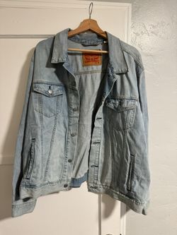 XL Levi’s Light Wash Denim Jacket
