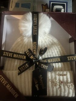 Steve Madden Beige Beenie