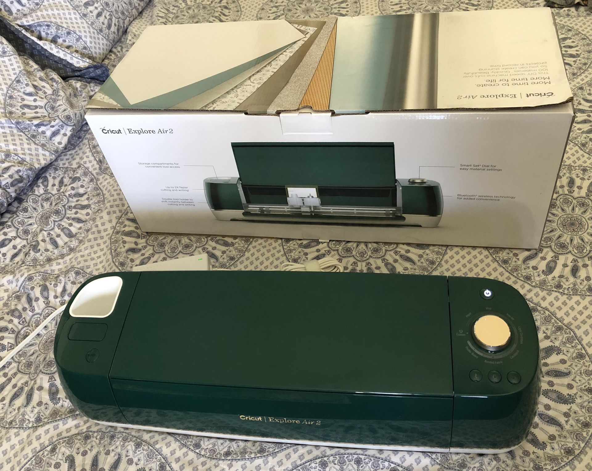 Cricut 2 with accessories