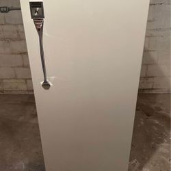 AMC Kelvinator Apartment Sized Refrigerator Freezer 