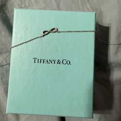 Tiffany And Co 18 In Necklace 