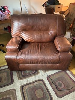 Brown reclining couch and recliner