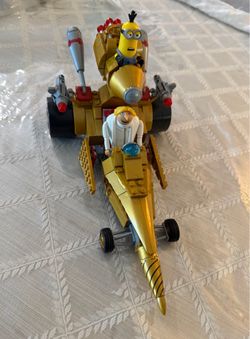Mega Construx Despicable Me 3 FDX84 Dru's Transforming Car Gold Drill Minion Figs