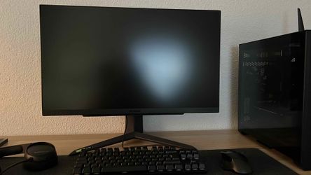 LG UltraGear 27GS75Q-B – 27” 1440p 180Hz IPS Gaming Monitor