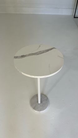 Mini Round Accent Table – Marble Look