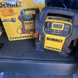 DEWALT 1600 Peak Amp Jump Starter 