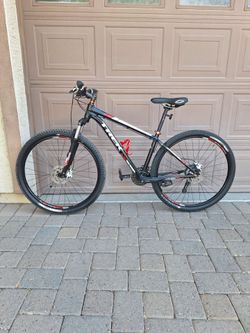 TREK XCALIBER 6 MOUNTAIN BIKE 29 ER ( MEDIUM).