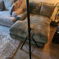 TRIPOD STAND
