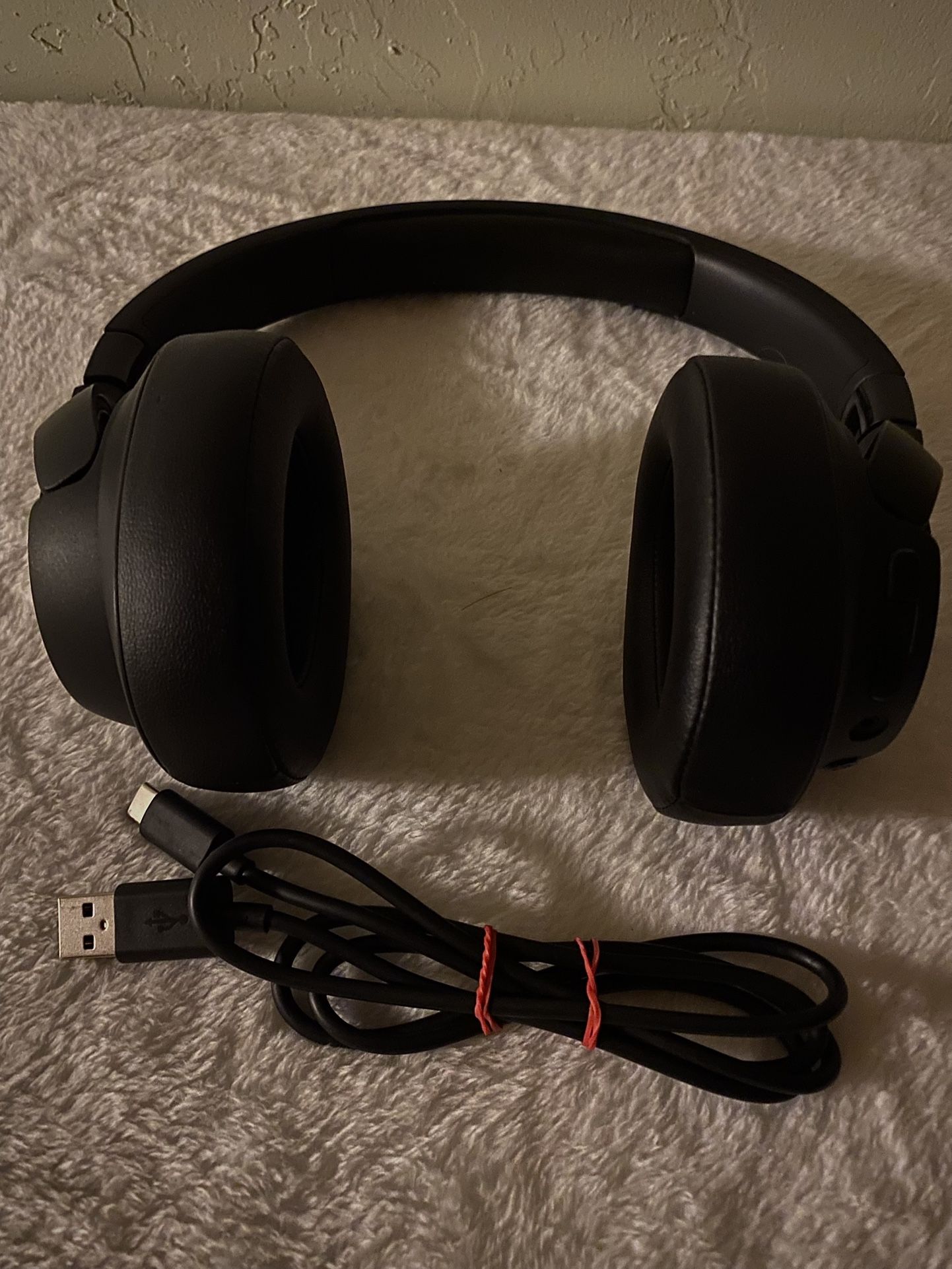JBL Tune 710BT Wireless Headphones – Excellent Condition