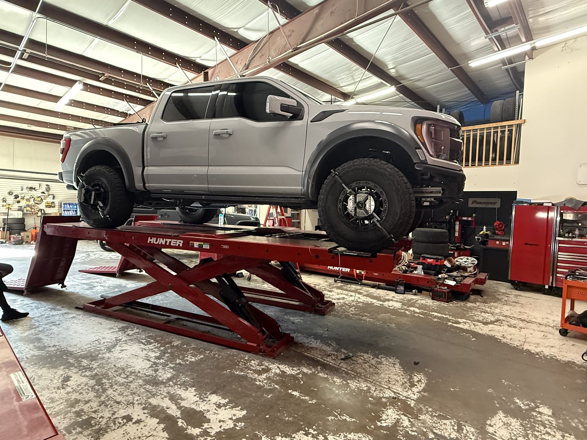 Hunter Drive On Scissor Lift