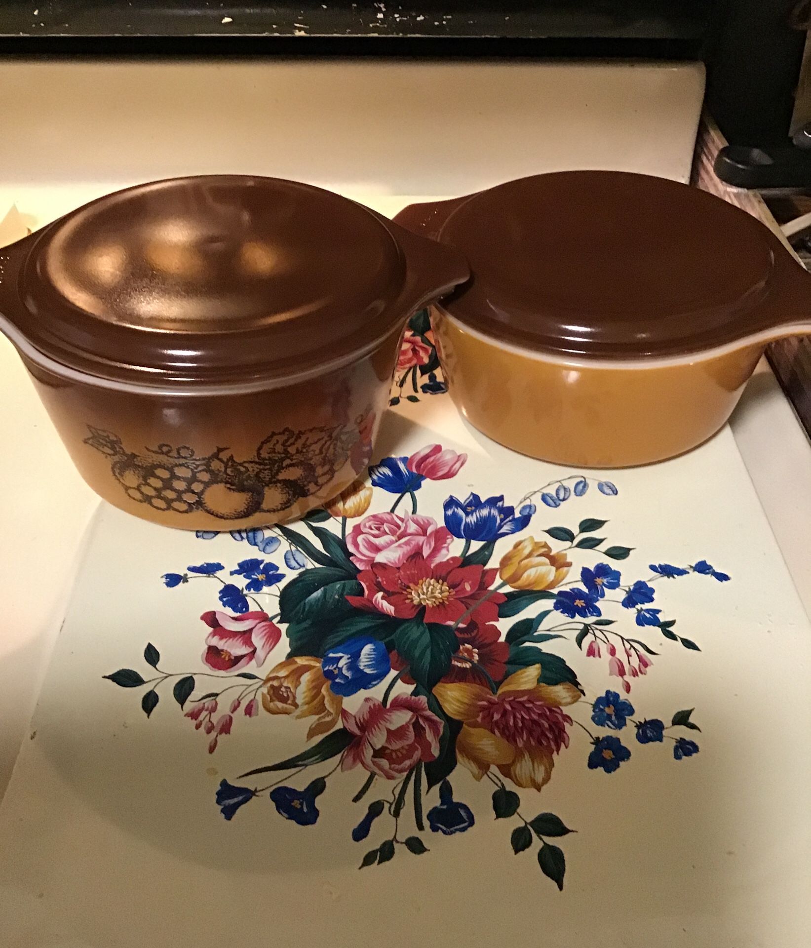Vintage Pyrex Ovenware Old Casserole Dish’s. Set of 2. Old Orchard, Brown.
