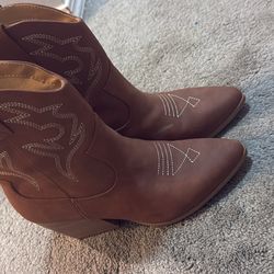 Women’s Size 10 “soda” Brand Boots