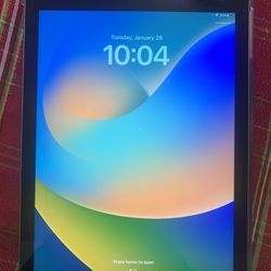 Apple iPad 6th Generation 32GB Unlocked Like New!