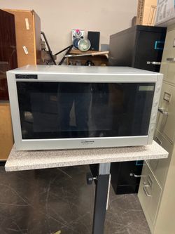 Emerson Microwave Oven: Sleek Silver Design