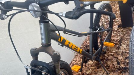 Trek Mountain Bike Black and Yellow