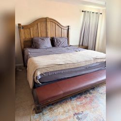 King Bed with a Attached Bench (without Mattress ) – Cary, NC