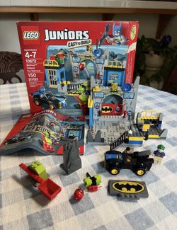 Lego DC Comics Super Heroes 10672 Batman Defend the Batcave Partial
