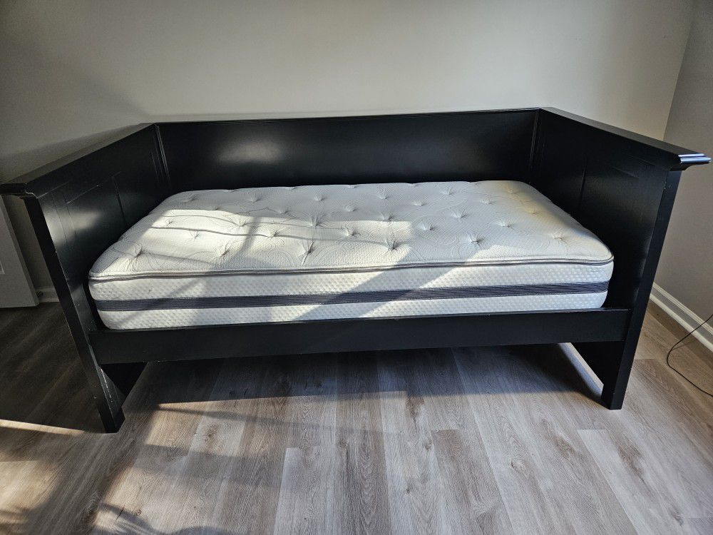 Black Bed Set For Sale 