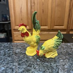Vintage Ceramic Chicken Hen & Rooster Pair of Salt and Pepper Shakers. Size approximately the tallest is 5 inches tall. Preowned some minor paint we