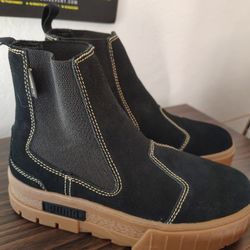 Puma Women's Mayze Chelsea Suede Boots size 8.5 medium