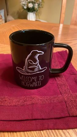 Rae Dunn Harry Potter “Welcome To Hogwarts” Sorting Hat Black Color Changing Mug