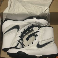 Nike Machomai 2 Boxing Shoes With Title Cup