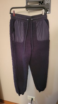 Womans Black Fleece Jogger Pants with Contrast Pockets
