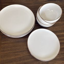 Dinnerware set